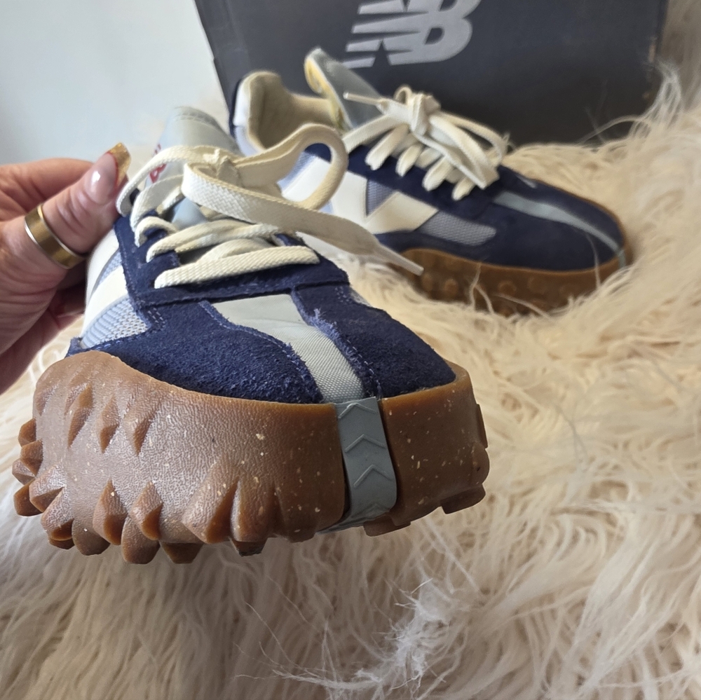 New BalanceXC 72 Navy and White Athletic Shoes - Picture 3 of 7